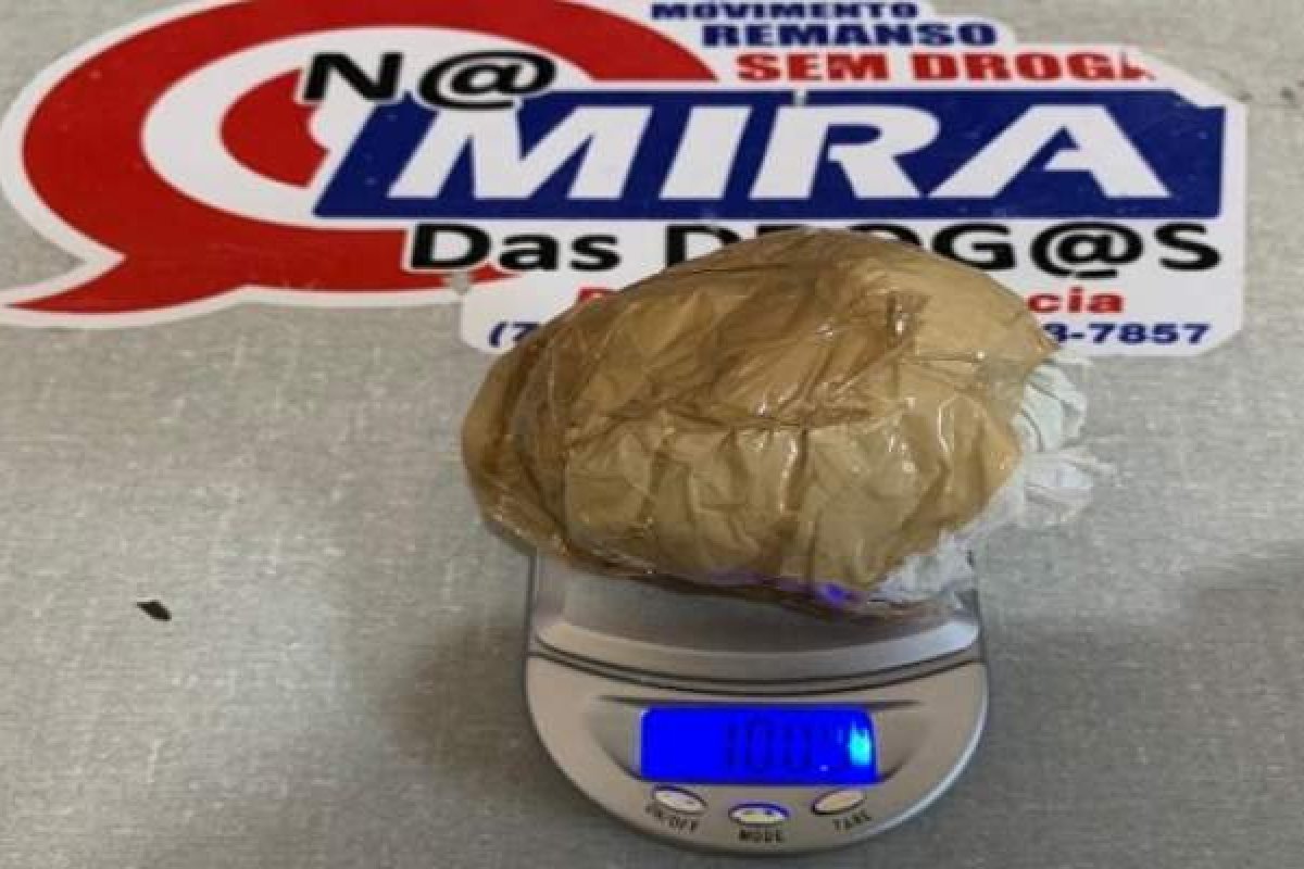 Rui Costa assina resolução para cassar aposentadoria de policial preso por tráfico de drogas