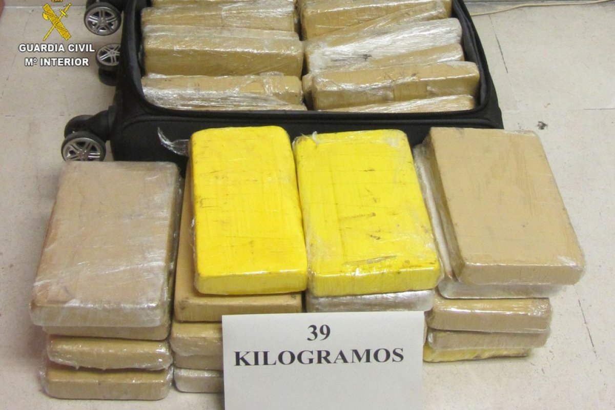 PF cumpre mandados de busca e apreensão contra esquema de tráfico de drogas