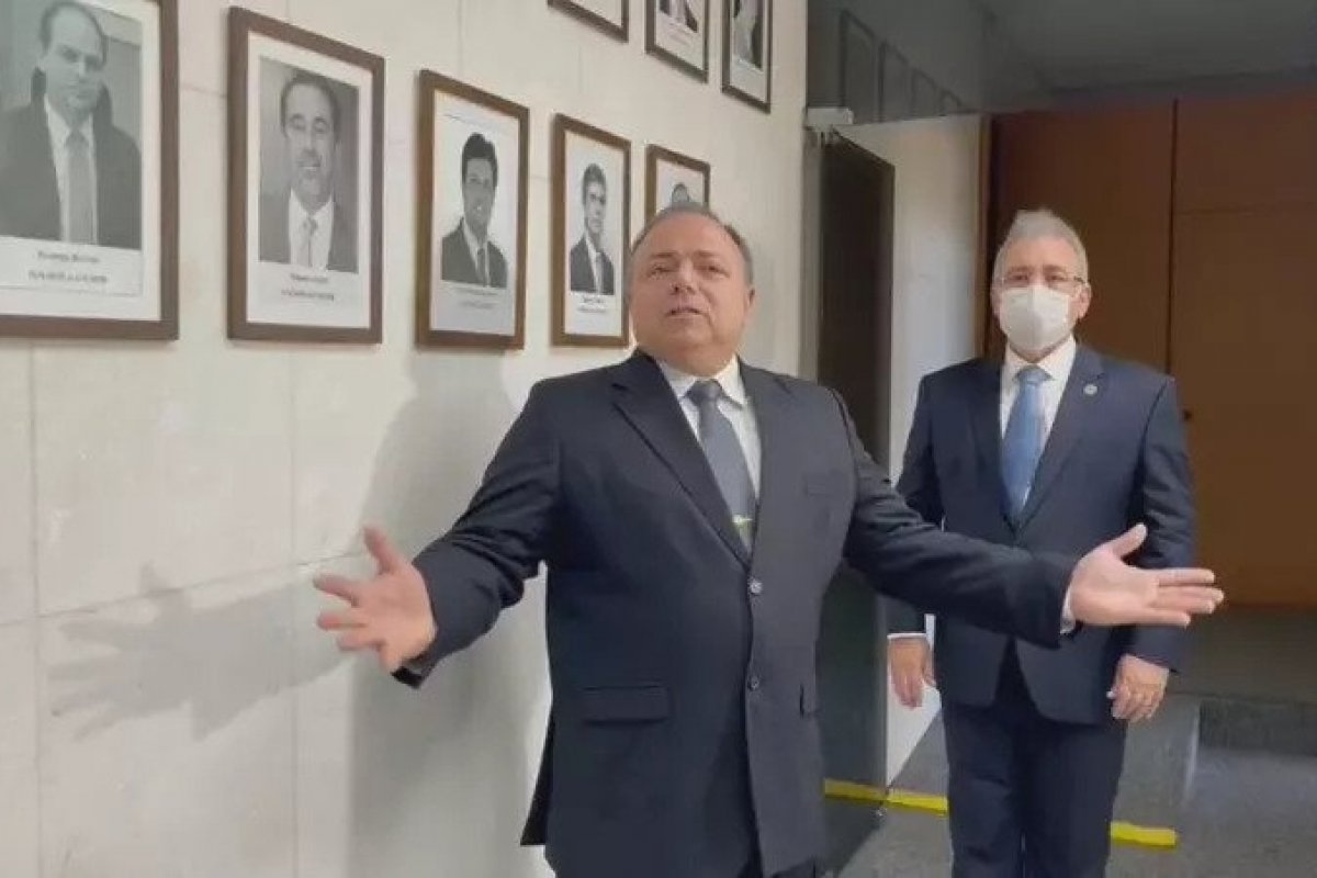 Vídeo: Em conversa com Queiroga, Pazuello diz que "ação orquestrada" está por trás de sua saída