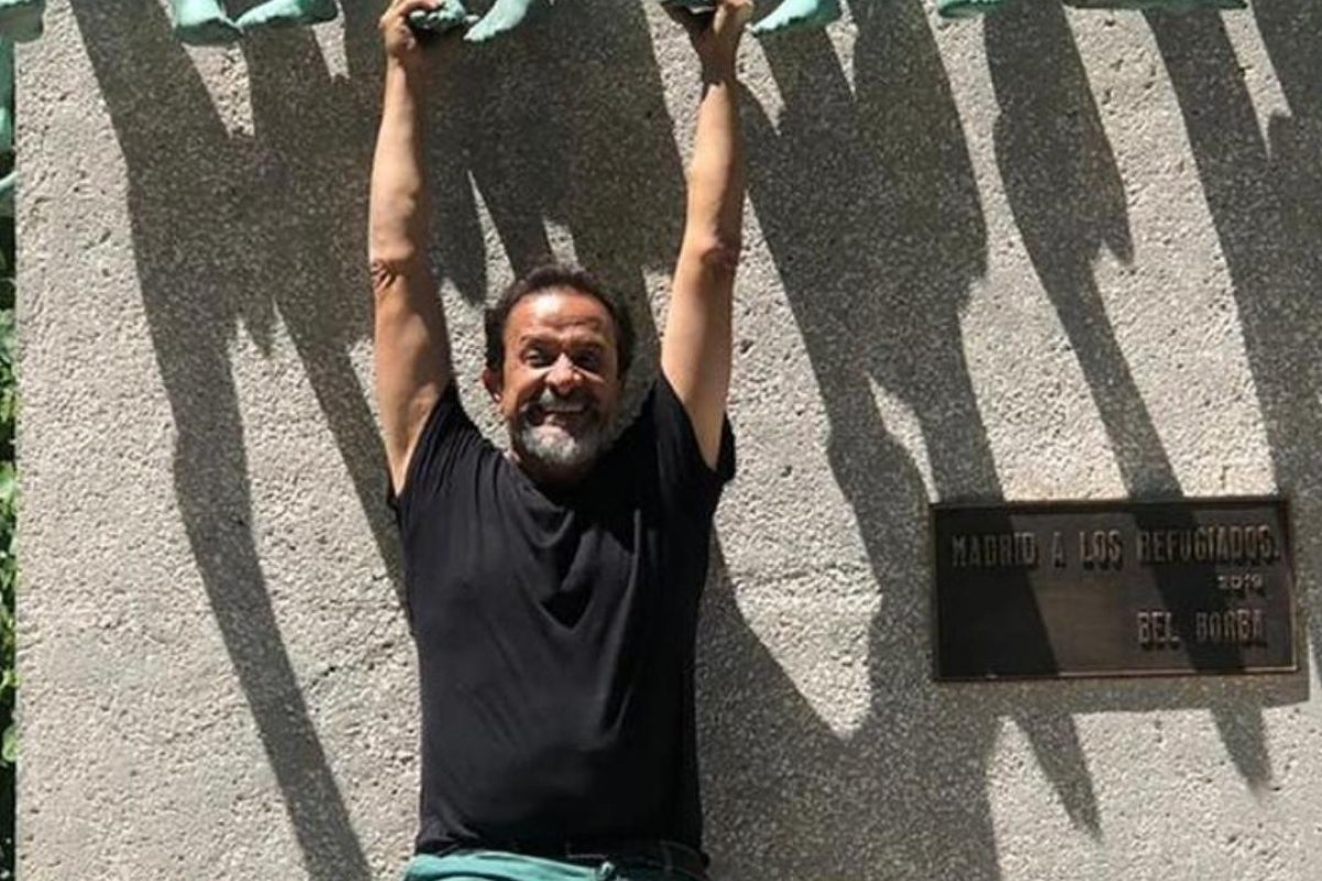 Artista plástico baiano entrega escultura para a cidade de Madrid!