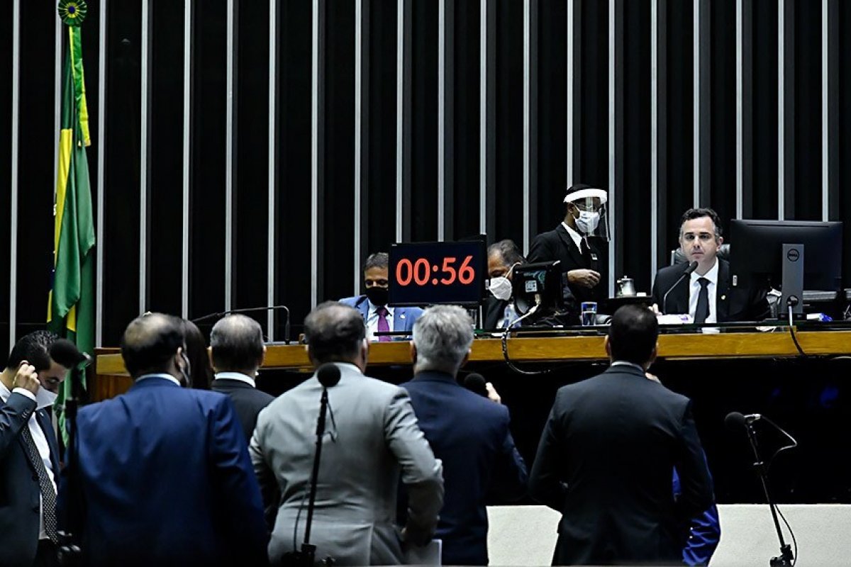 Votação do Orçamento para 2021 garante R$ 48,8 bi em emendas para parlamentares