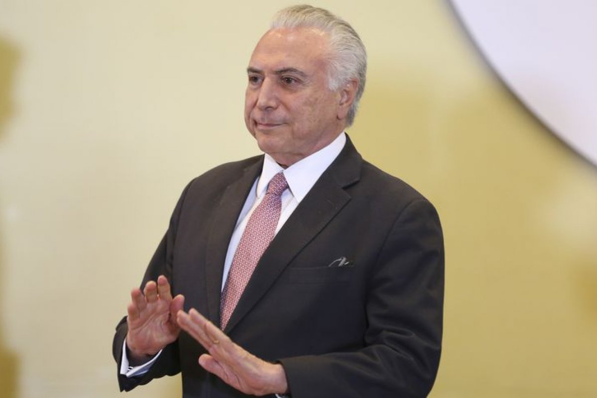 "Melhor aguentar até o fim", diz Temer sobre Bolsonaro no governo