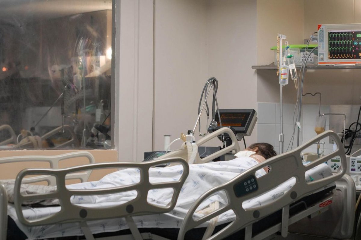 Fiocruz: hospitalização de adultos jovens por Covid-19 sobe mais de 500%