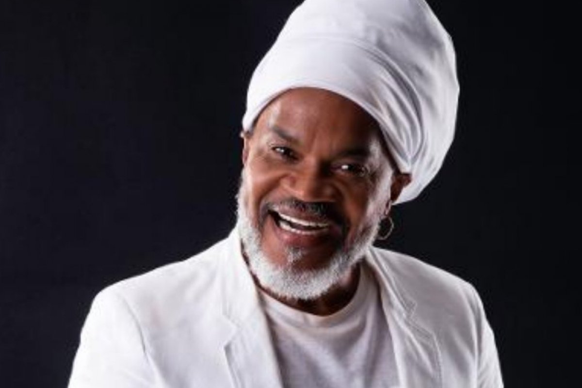 Carlinhos Brown lança clipe novo em mais uma homenagem às mulheres neste mês de março
