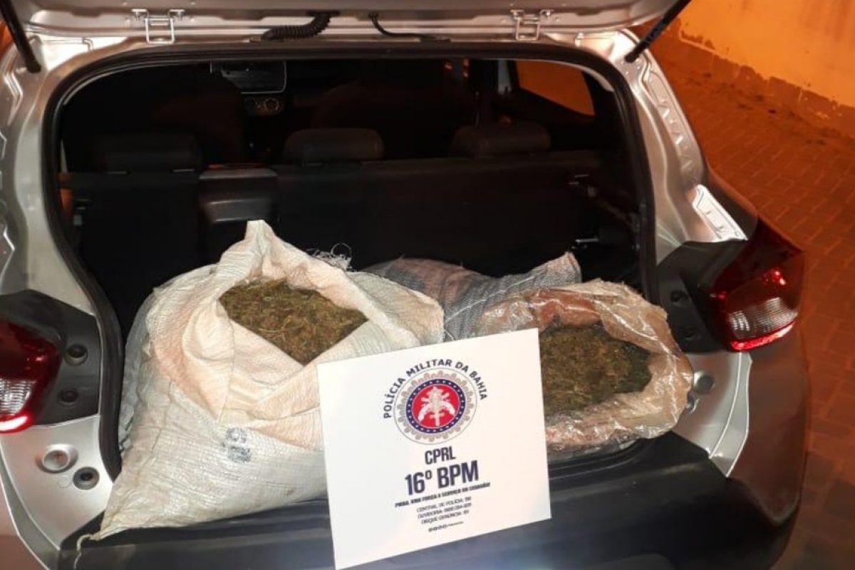 Motorista por aplicativo é preso em Serrinha transportando 40 kg de maconha no porta-malas do veículo