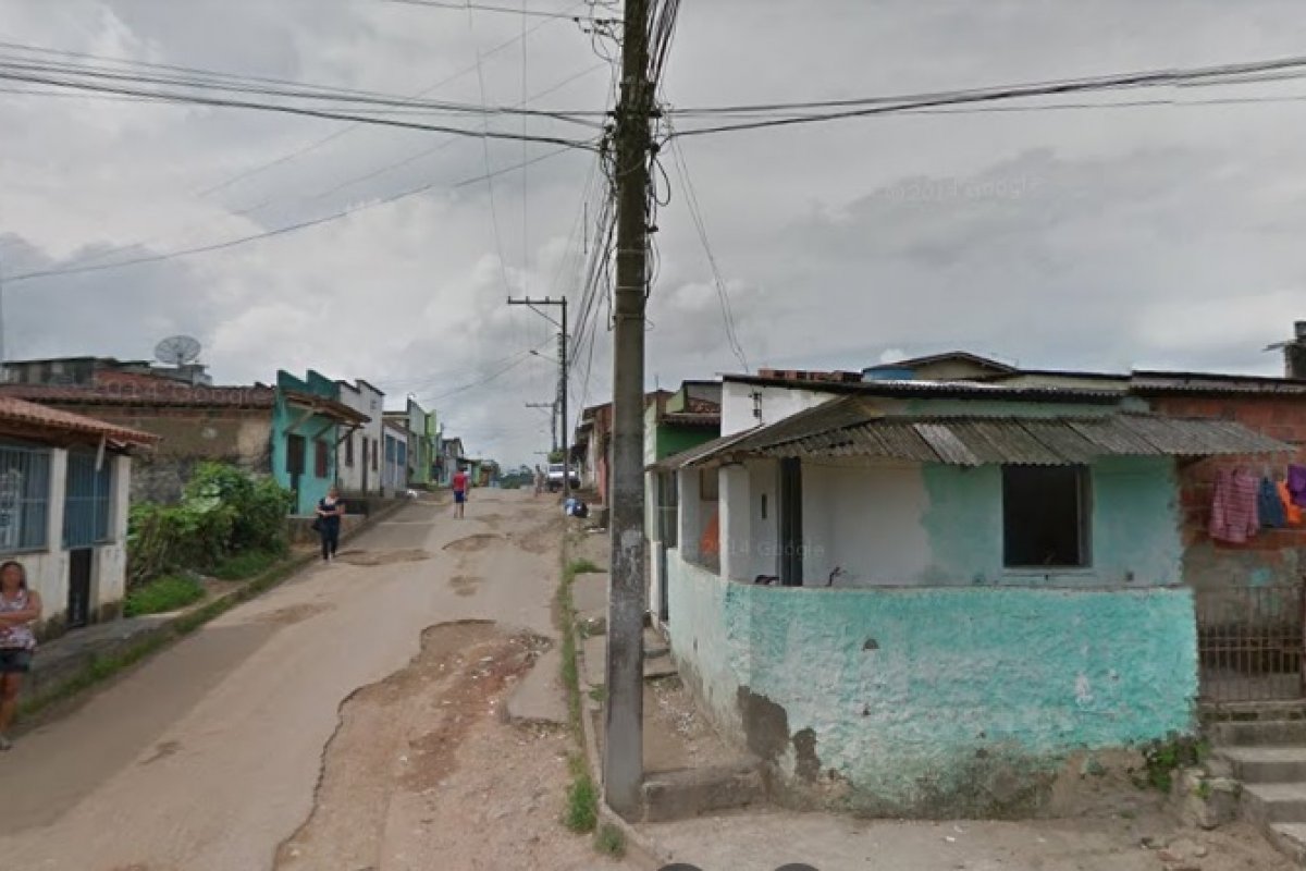 Jovem morre e menina de 12 anos é baleada durante tiros entre facções rivais no sul da BA
