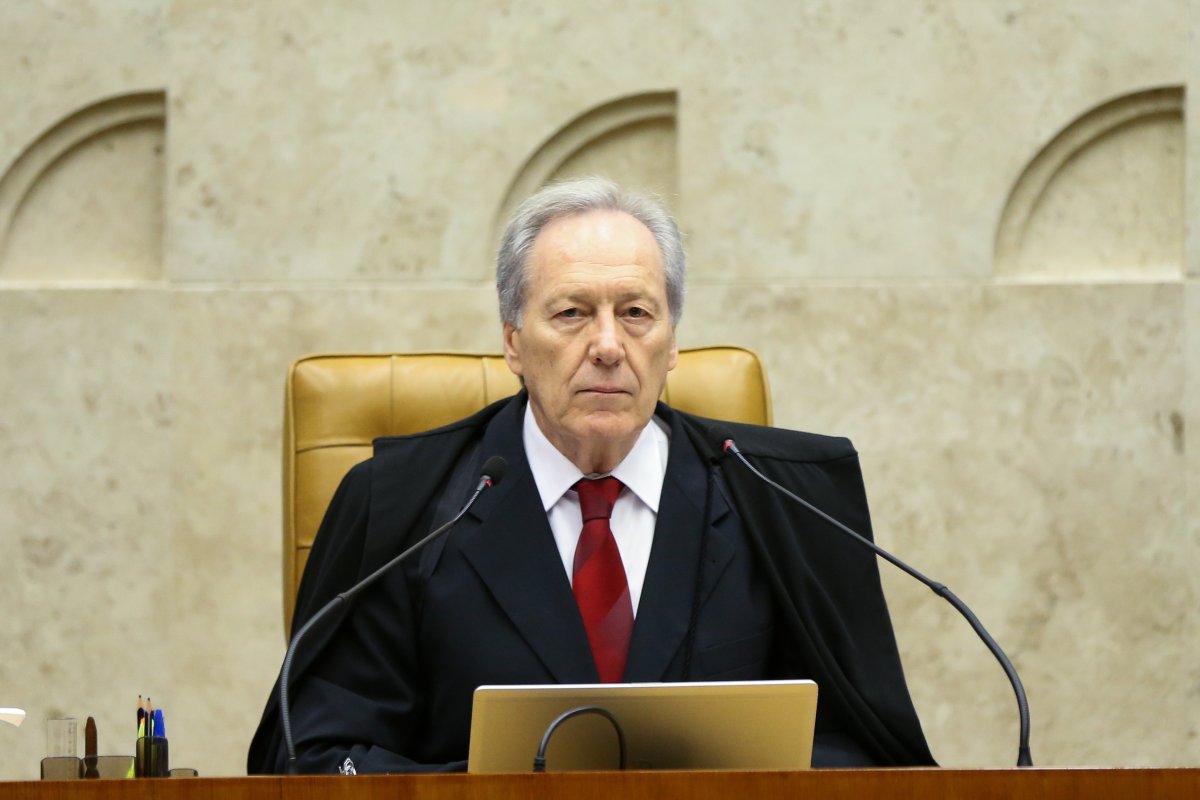 Covid-19: Lewandowski decide que inclusão de policial em grupo prioritário da vacinação cabe a ministério