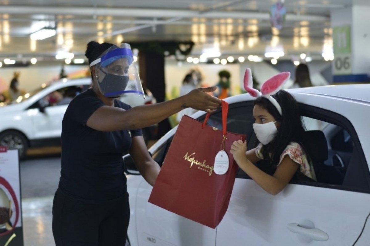 Shopping da Bahia terá estandes especiais para retirada de ovos da Páscoa no drive-thru   
