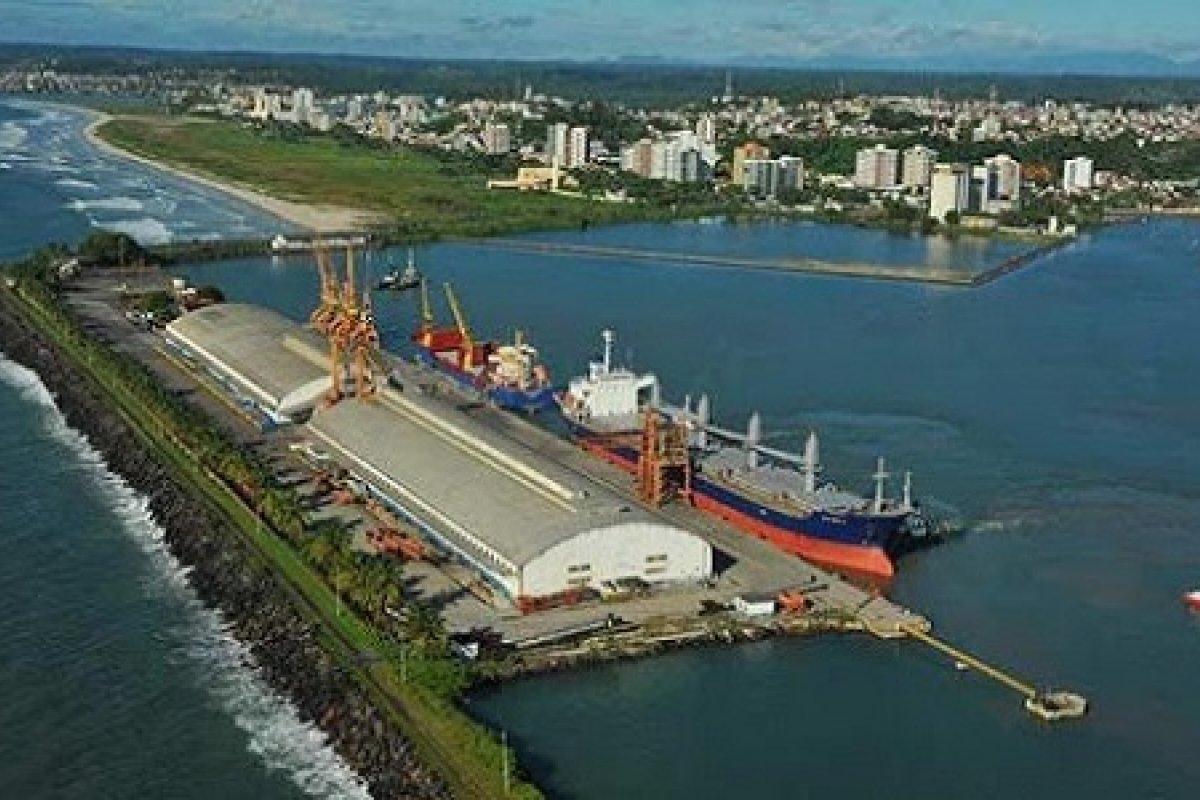 Transportadores de contêineres terminam greve nesta segunda-feira (29)