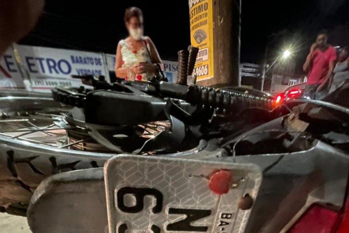 Motociclista morre após bater em poste na Av. San Martin, em Salvador