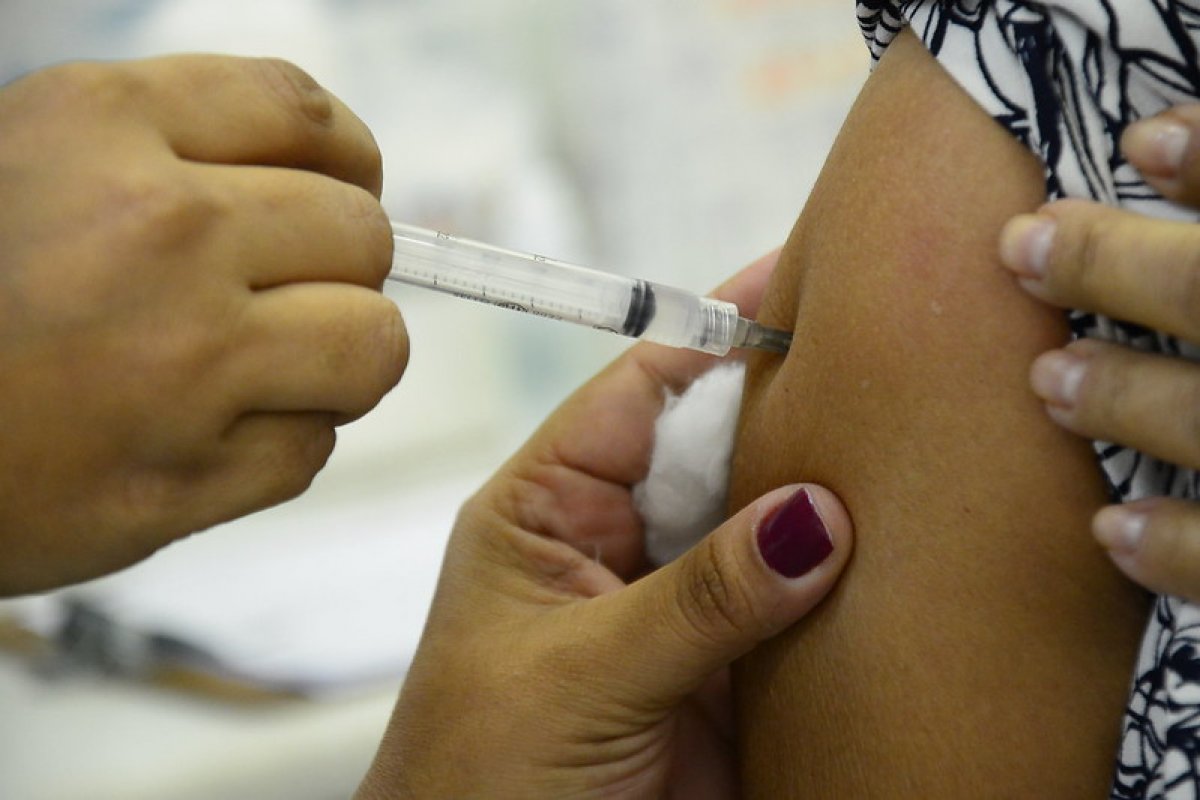 Pessoas com HIV passam a fazer parte de grupo prioritário na vacinação contra Covid-19