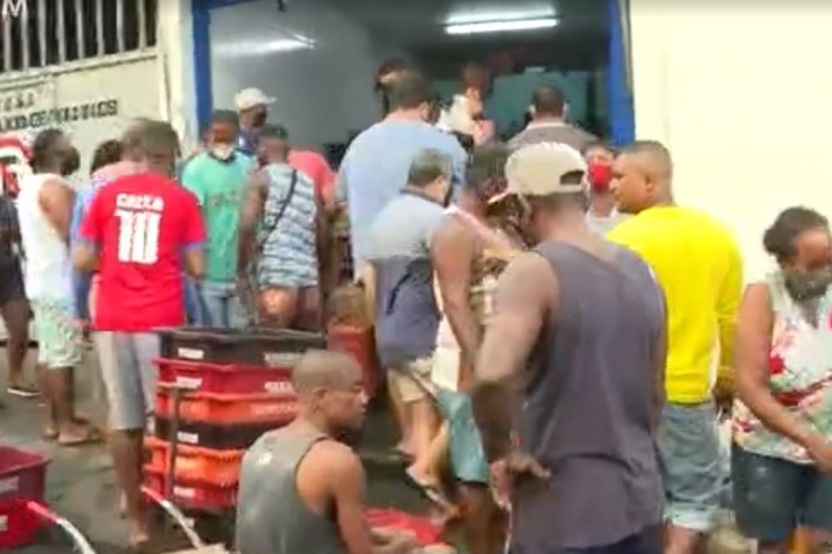 Mercado do Peixe de Salvador volta a registrar aglomerações por causa da busca pelo pescado