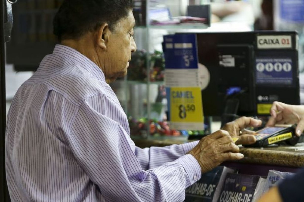 Lei que aumenta em 5% limite de crédito consignado é sancionado por Bolsonaro