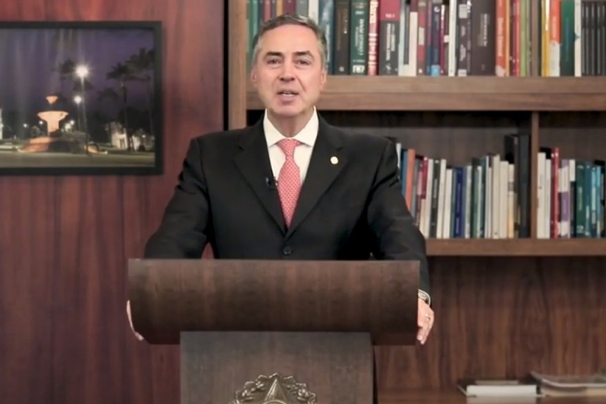 'Ditaduras vêm com intolerância, violência contra os adversários e falta de liberdade', diz ministro