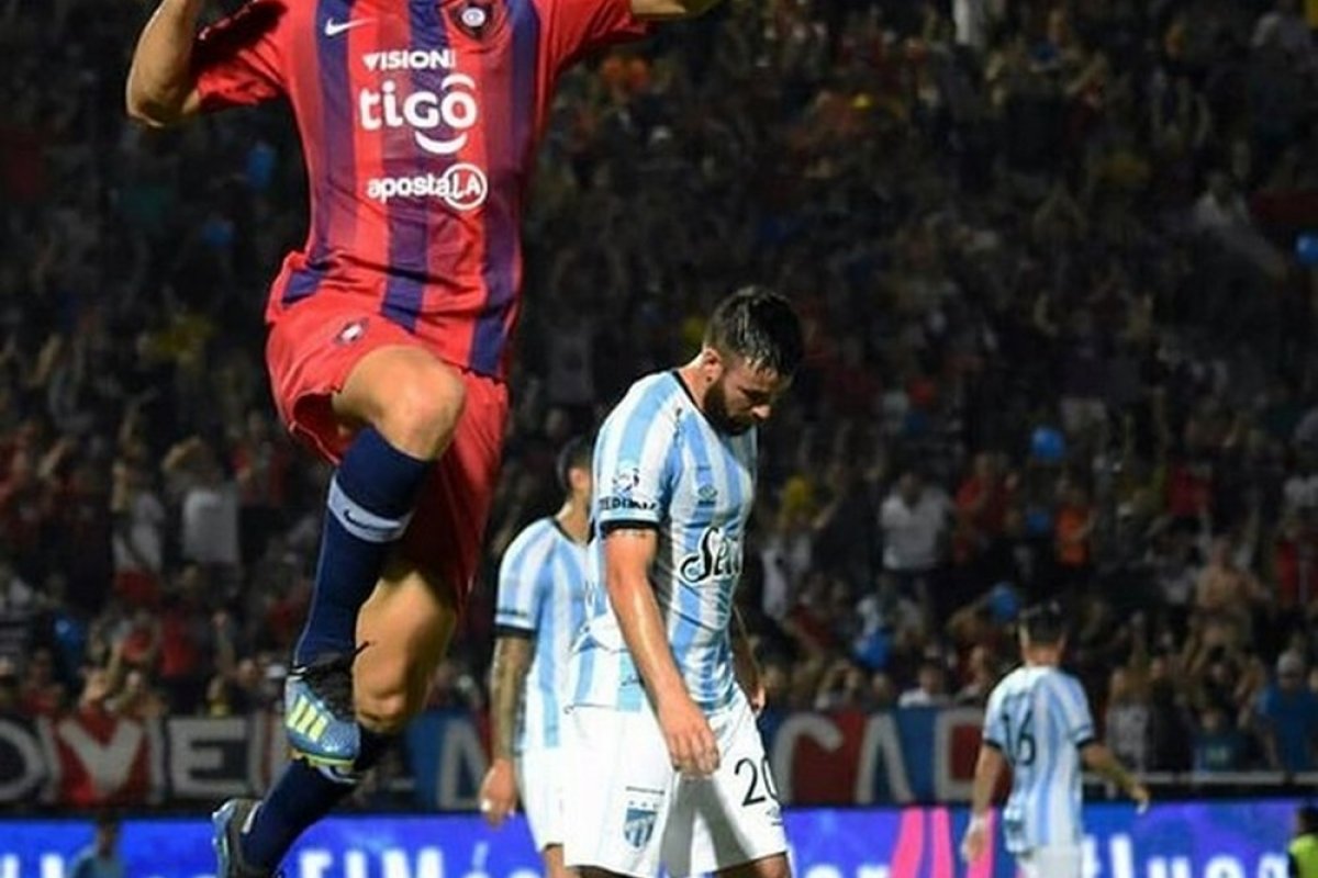 Bahia anuncia o paraguaio Oscar Ruiz como novo reforço