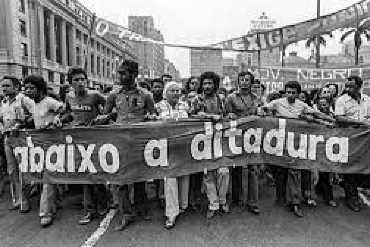 #DitaduraNuncaMais é o assunto mais comentado no Twitter na tarde desta quarta (31)