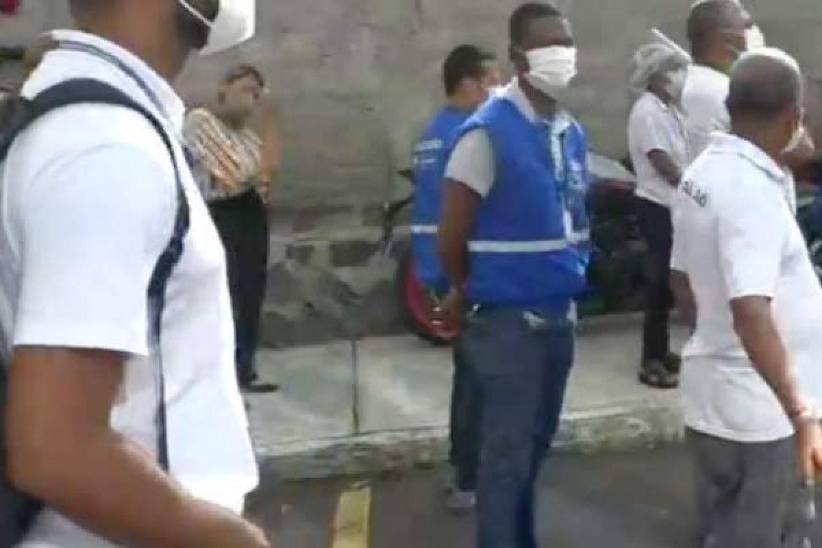 Fiscais da Sedur protestam por estarem de fora do plano de vacinação contra Covid-19