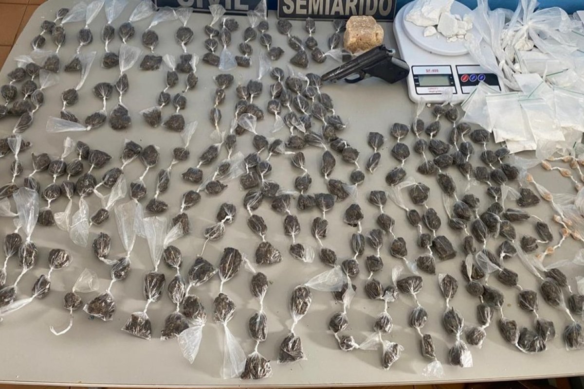 Polícia prende mulher com drogas e arma dentro de imóvel no oeste da Bahia