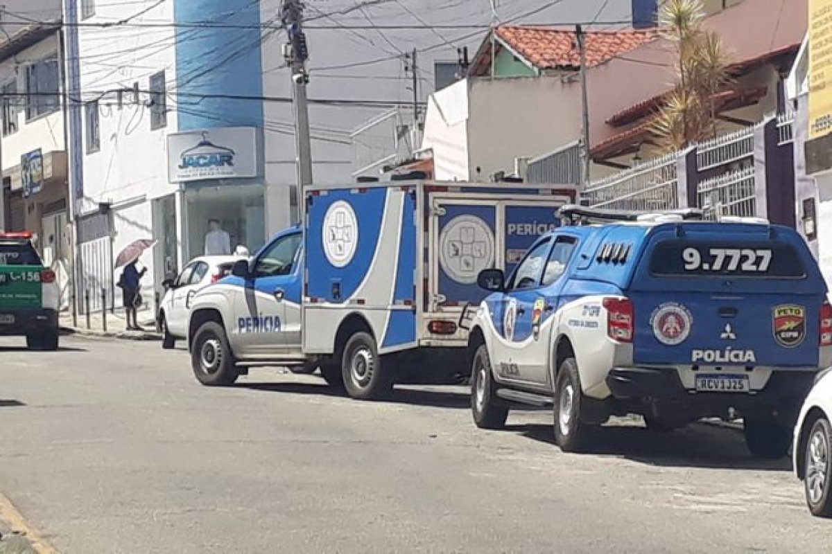Polícia usa câmeras e mensagens de texto para investigar morte dentro de estúdio fotográfico 
