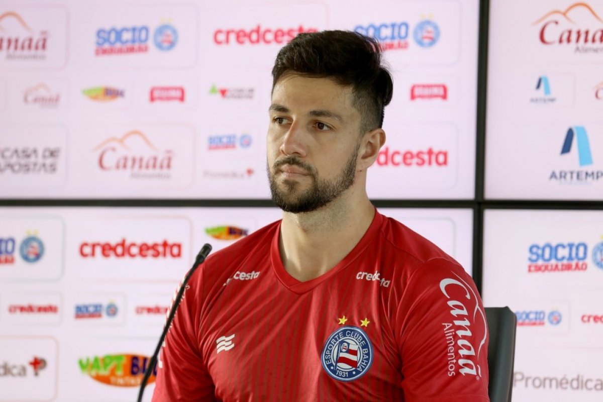 Goleiro Mateus Claus renova contrato com o Bahia até 2024
