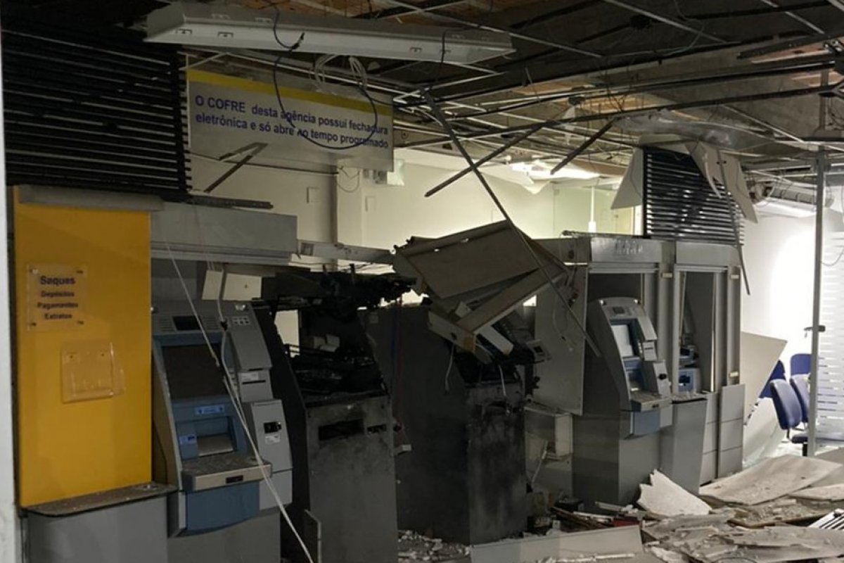 Grupo explode agência bancária em São Sebastião do Passé
