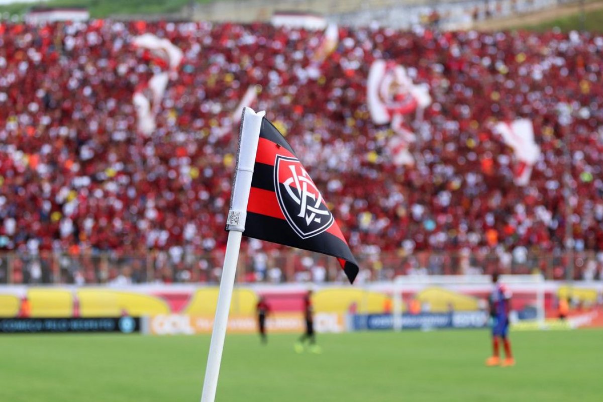 Vitória anuncia finalistas de concurso para escolha de camisa exclusiva para sócios