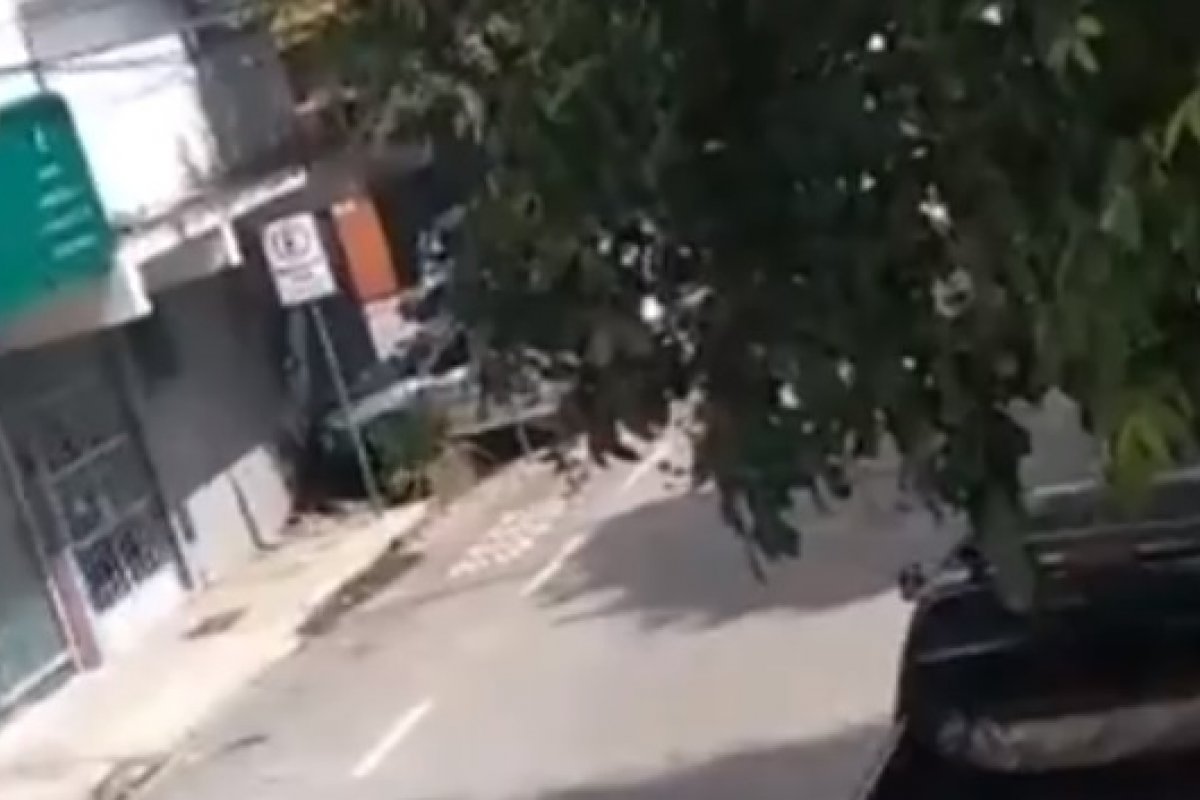 Homem provoca acidente e atira várias vezes no centro de Belo Horizonte