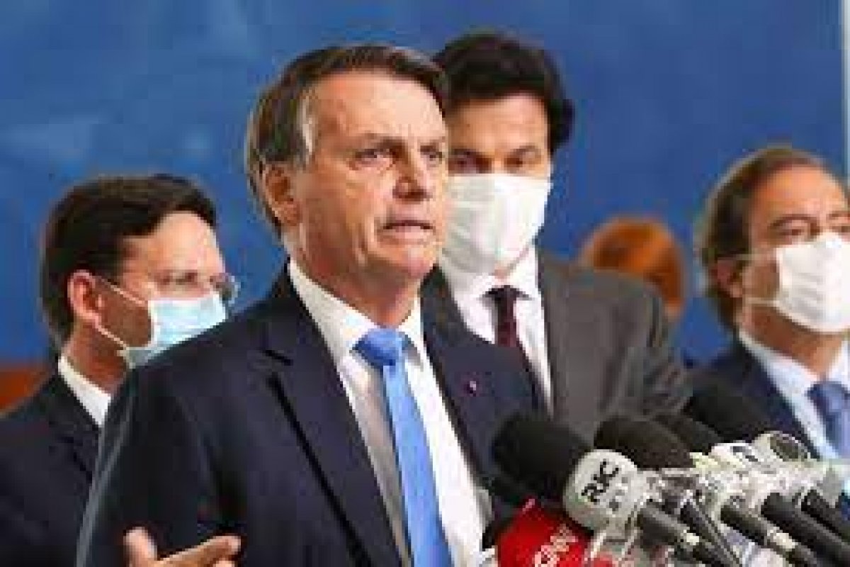 Jair Bolsonaro volta a defender retorno das atividades no Brasil