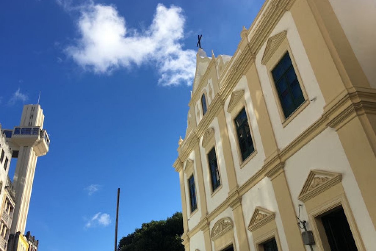 Abertura de igrejas