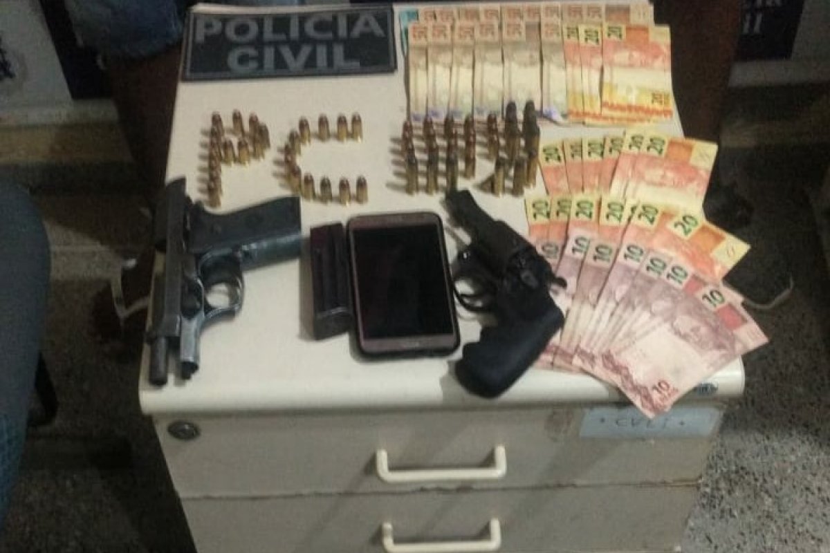 Homem é preso e adolescente detido suspeitos de roubo em Valença, na Bahia