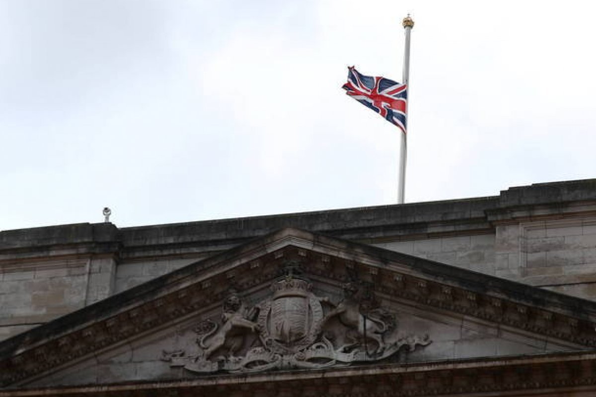 Britânicos iniciam despedida de príncipe Philip no Palácio de Buckingham