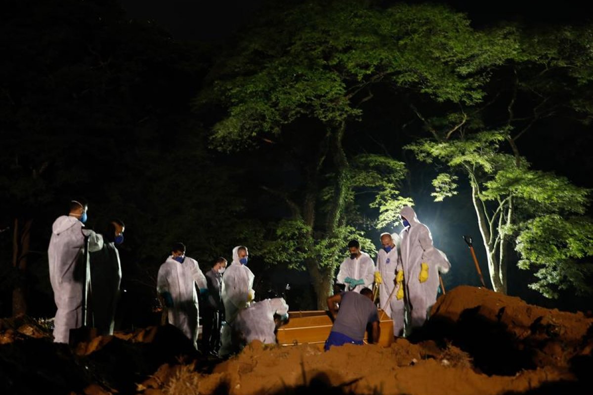 Diretores da OMS voltam a descrever pandemia no Brasil como “muito grave” 