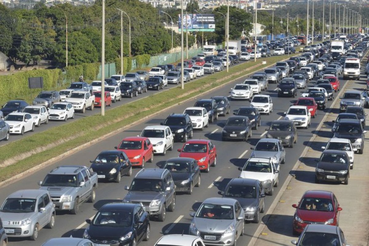Saiba o que muda com as novas leis de trânsito que passam a valer nesta segunda-feira (12)