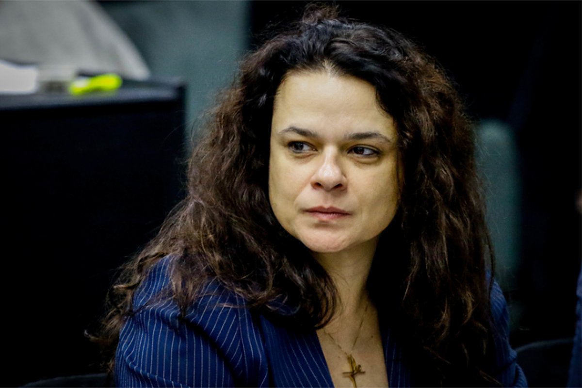 No Twitter, Janaina Paschoal questiona investigações a serem feitas pela "CPI da Covid"