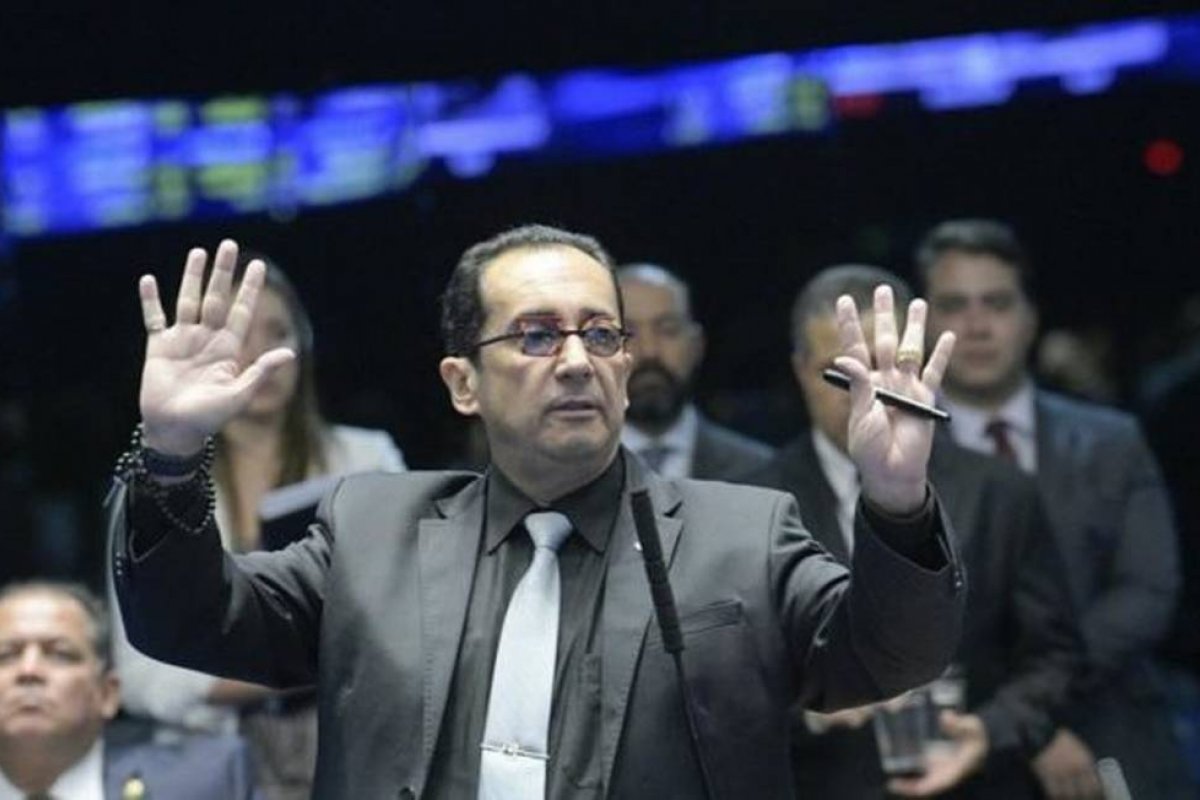 "Casamento já tinha acabado", diz Kajuru após anunciar saída do Cidadania