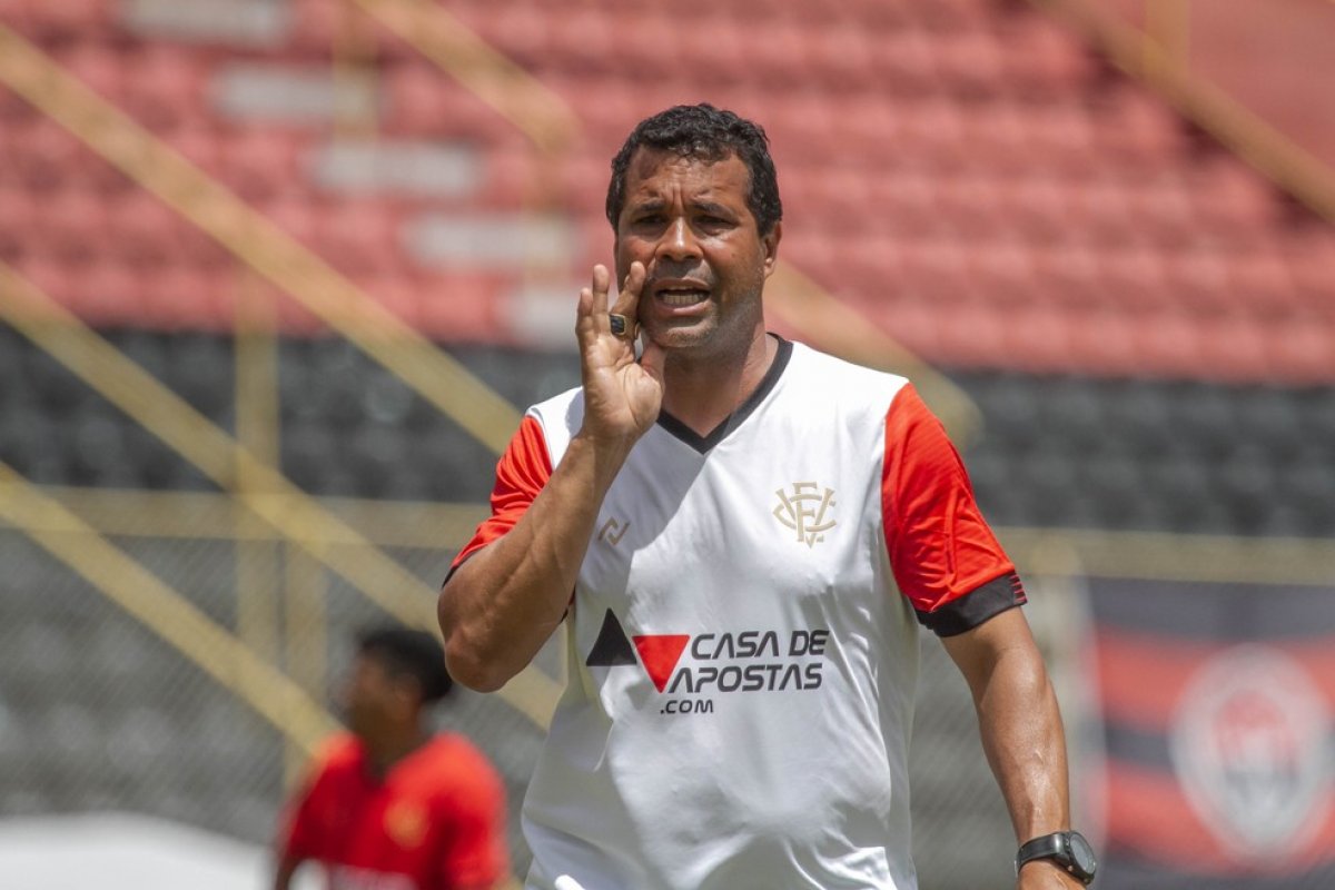 Rodrigo Chagas confirma Vitória alternativo contra o Doce Mel