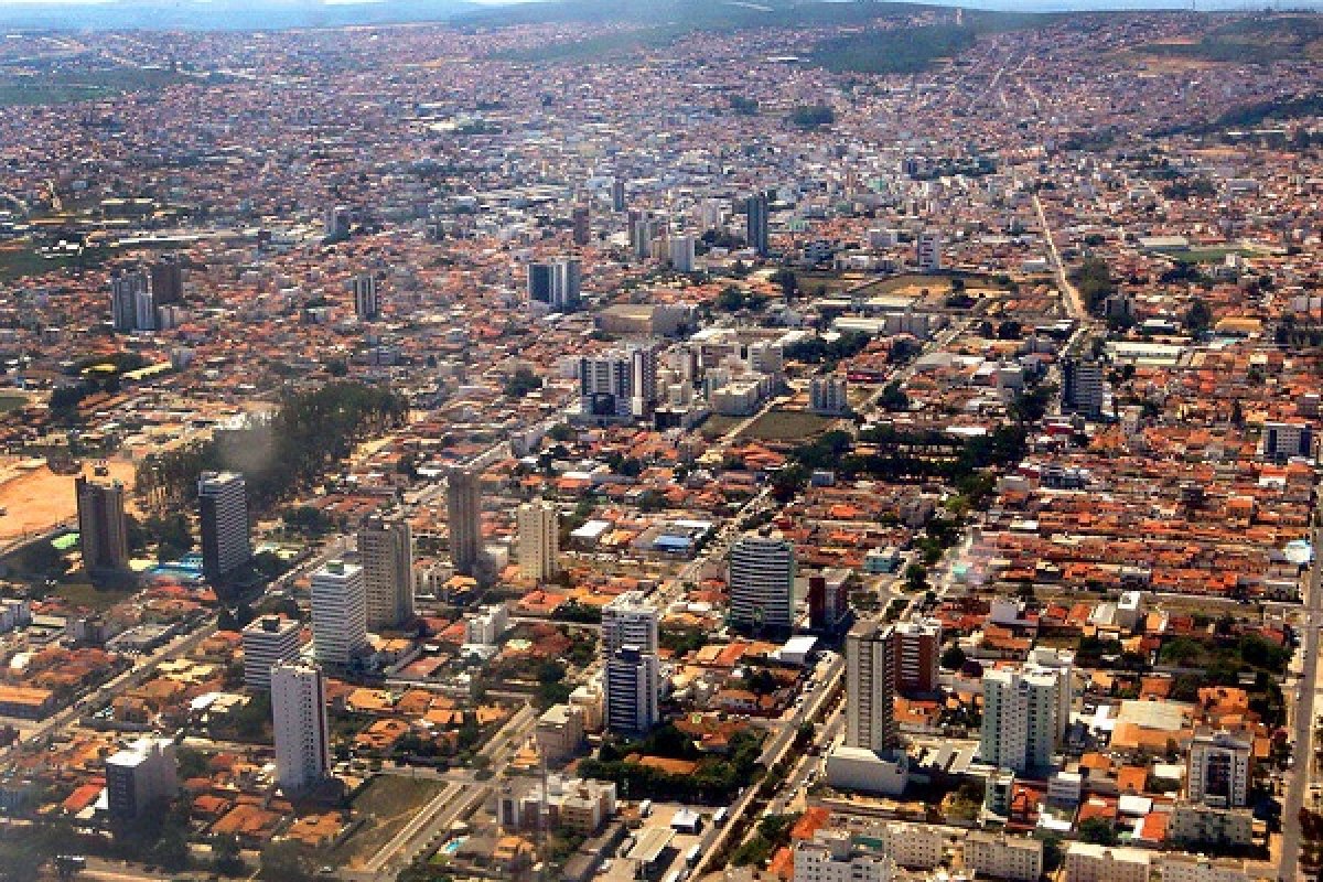 Prefeitura de Vitória da Conquista anuncia extensão do toque de recolher para 22h