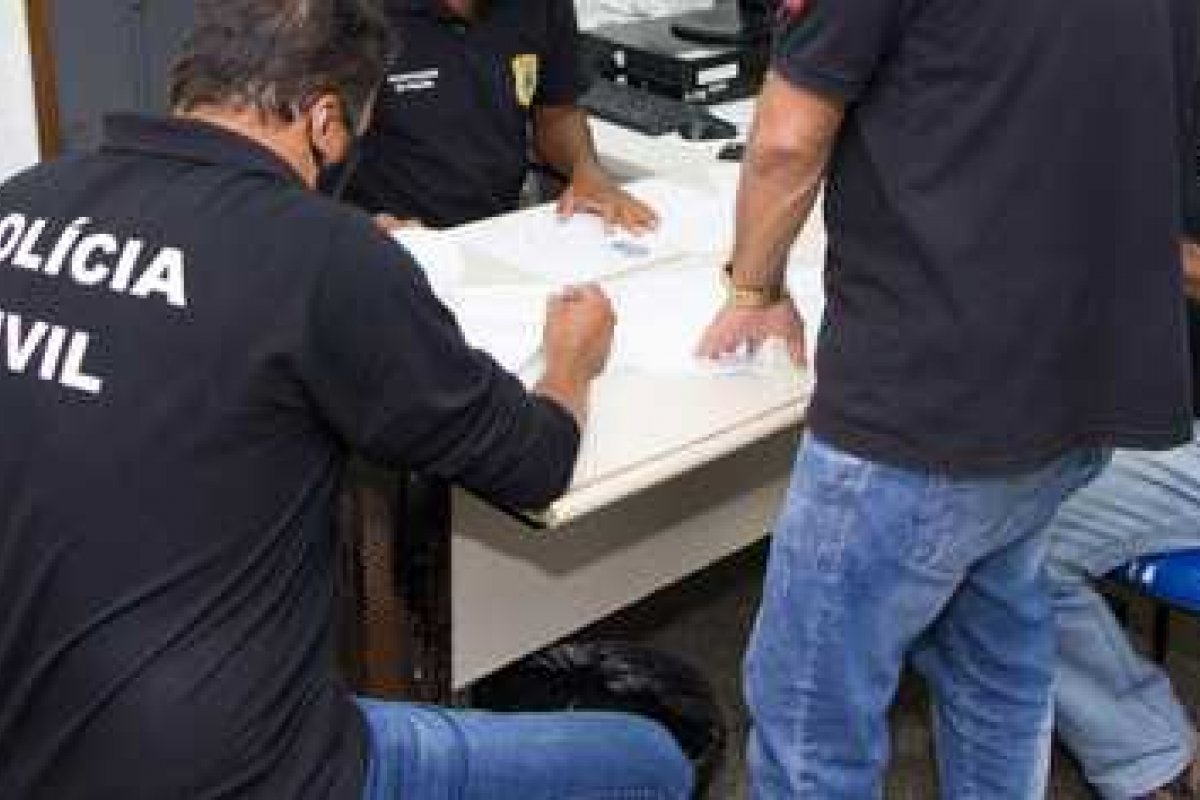 Investigada por estelionato é presa em flagrante com celular furtado, na Bahia 