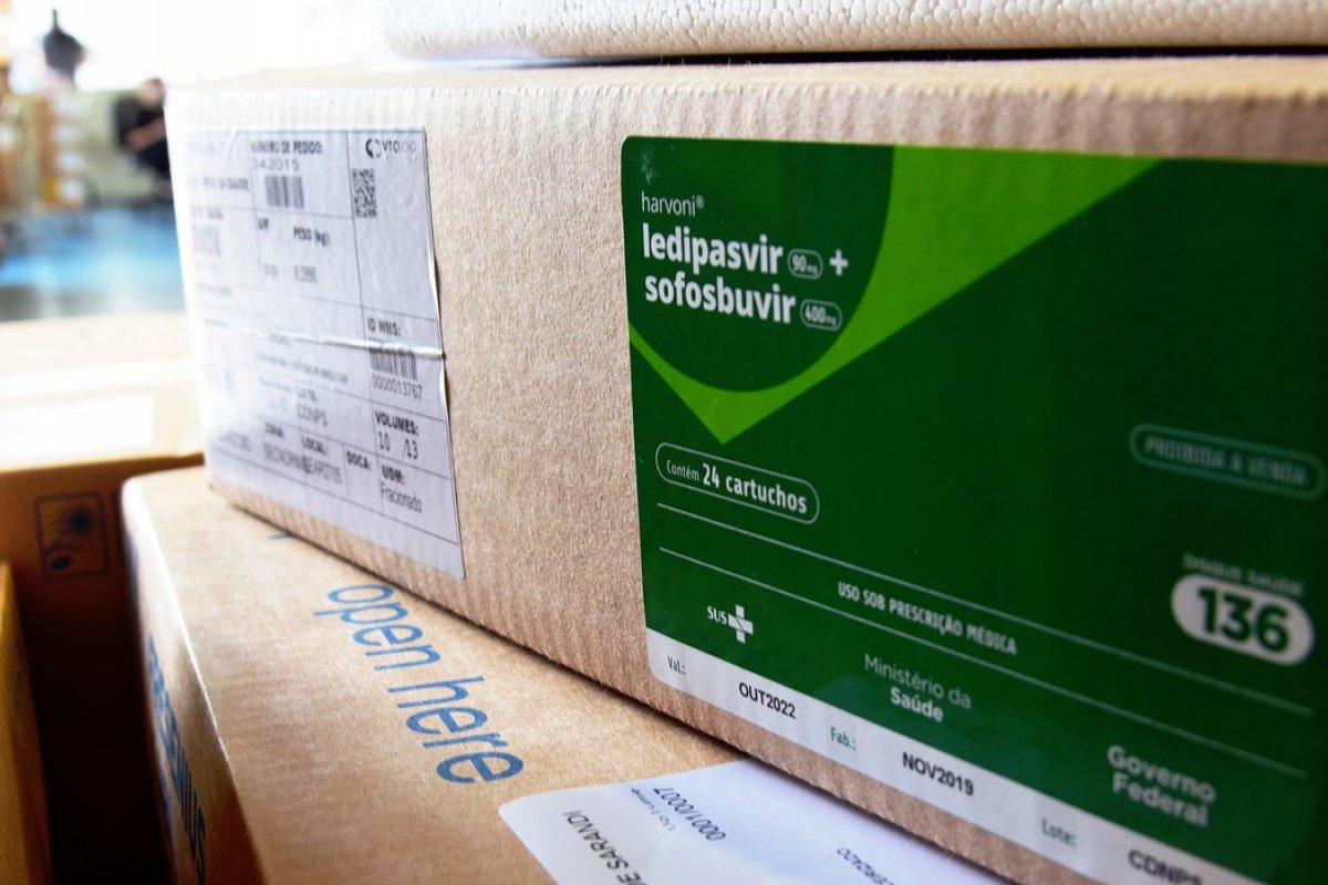 Governo federal consegue apenas 17% do planejado de remédios que compõe 'kit intubação'