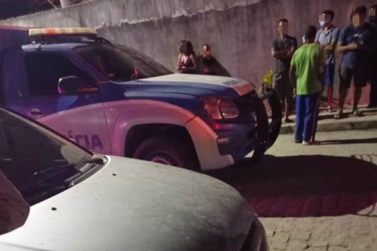 Irmãos são mortos a tiros dentro de casa em Feira de Santana