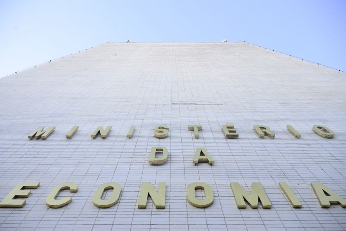 Governo propõe salário mínimo de R$ 1.147 para 2022