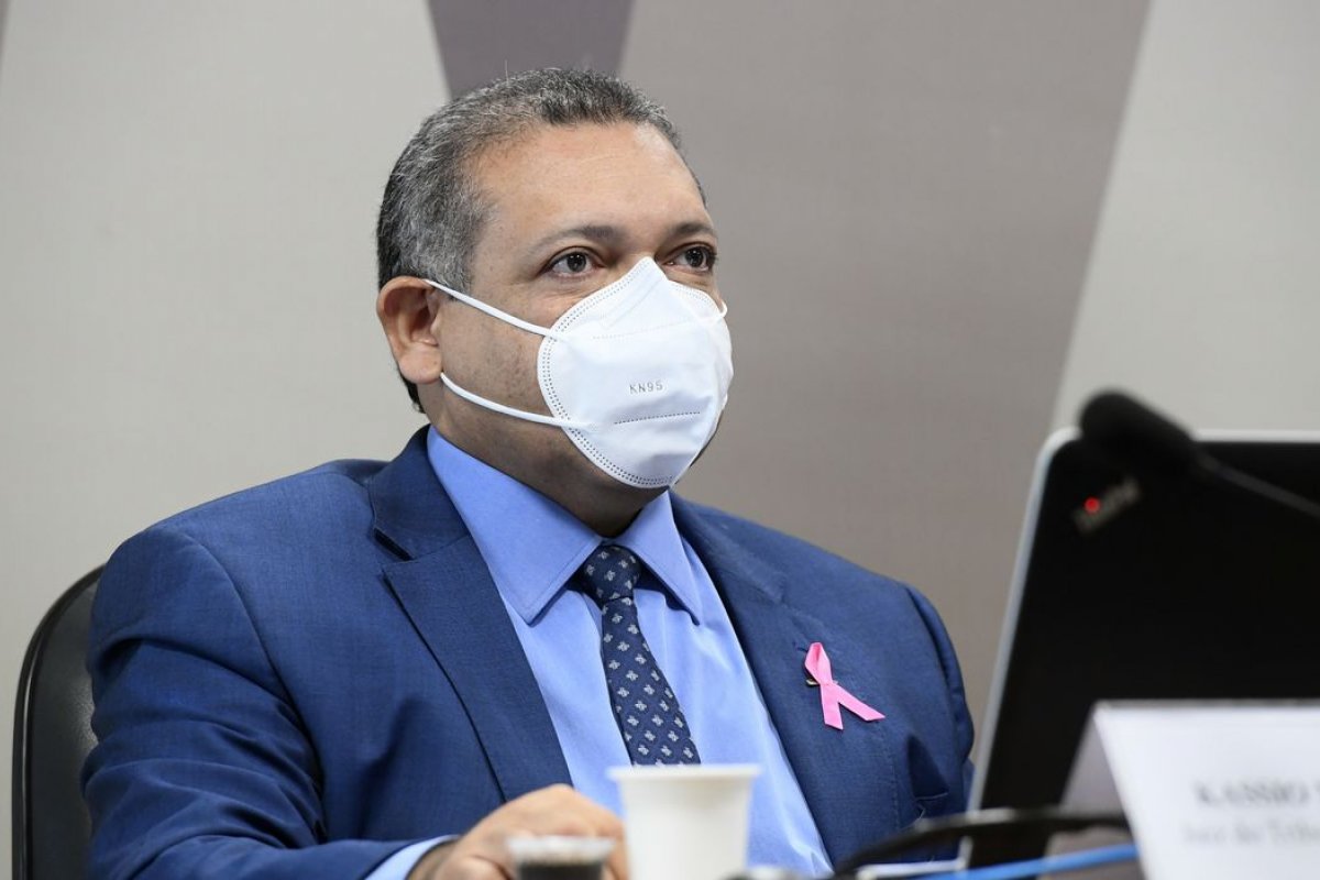 Nunes Marques nega pedido de Kajuru sobre impeachment de Moraes