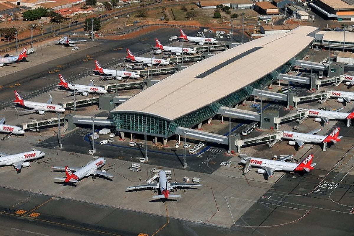Justiça suspende compra de passagens pelo governo por falta de transparecia do Ministério da Economia
