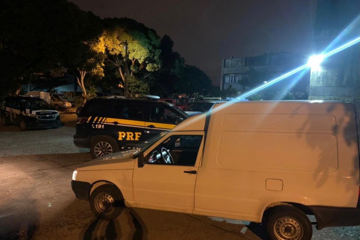 Carro roubado em Salvador é recuperado na BR 324