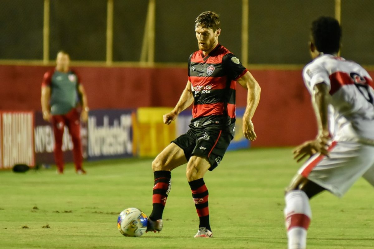 "Pressão sim, pela camisa que o Vitória tem", diz Raul Prata sobre pressão para vencer Nordestão