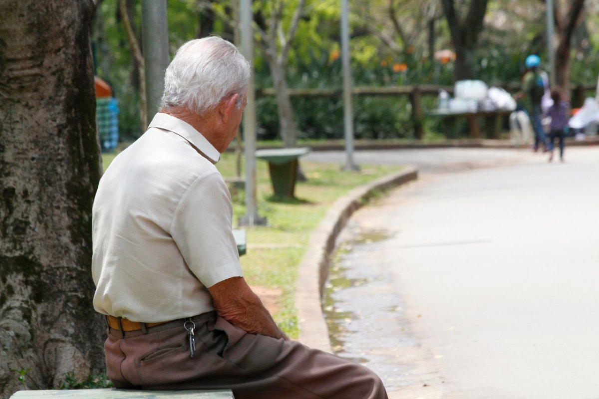 Políticas públicas para fortalecer instituições que cuidam de idosos