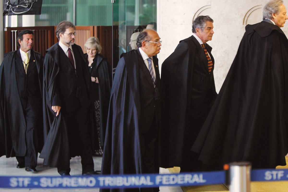 Senado tem 10 pedidos de impeachment contra ministros do STF		