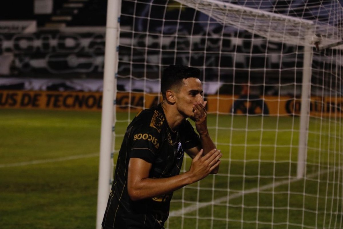 Bahia acerta contrato com atacante Maycon Douglas para temporada