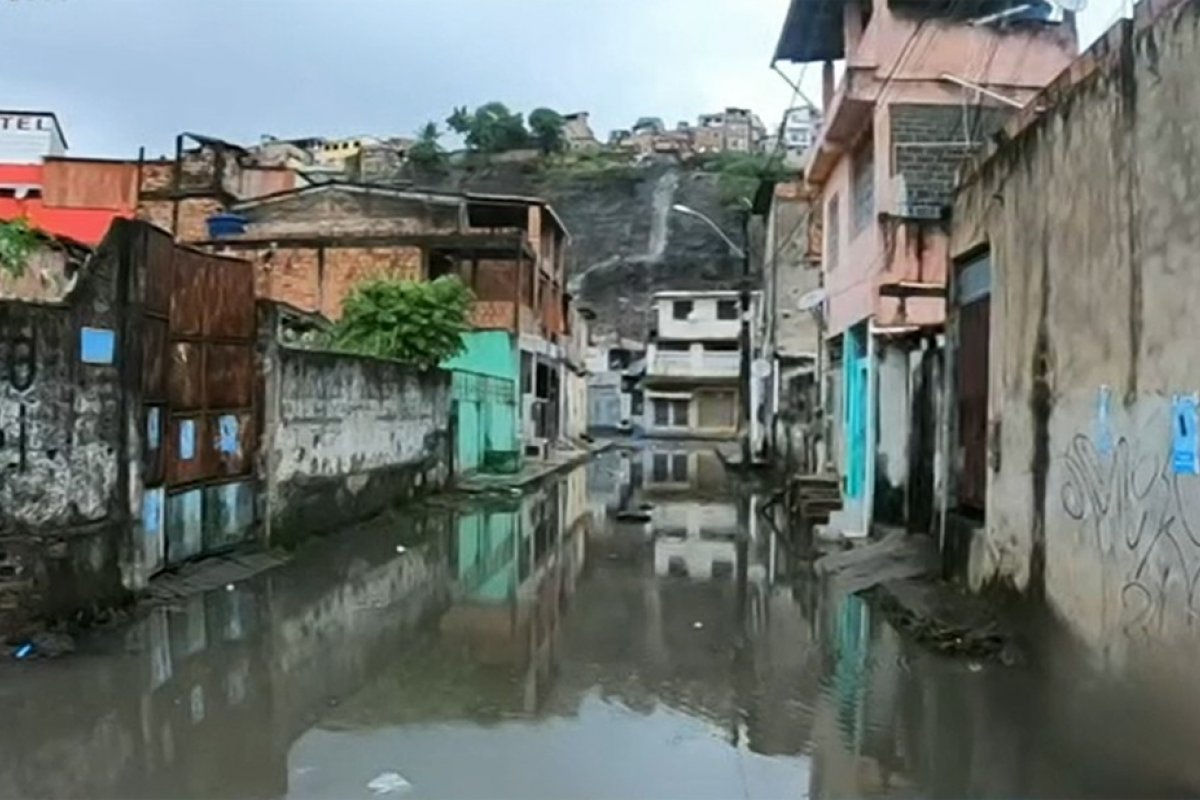 Salvador amanhece com chuva e tempo fechado nesta terça-feira (20)