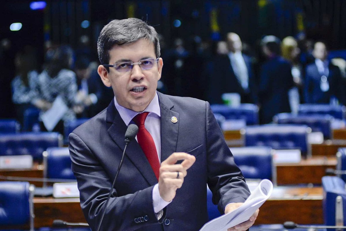 Randolfe Rodrigues propõe 60 requisições de documentos e19 frentes de investigação